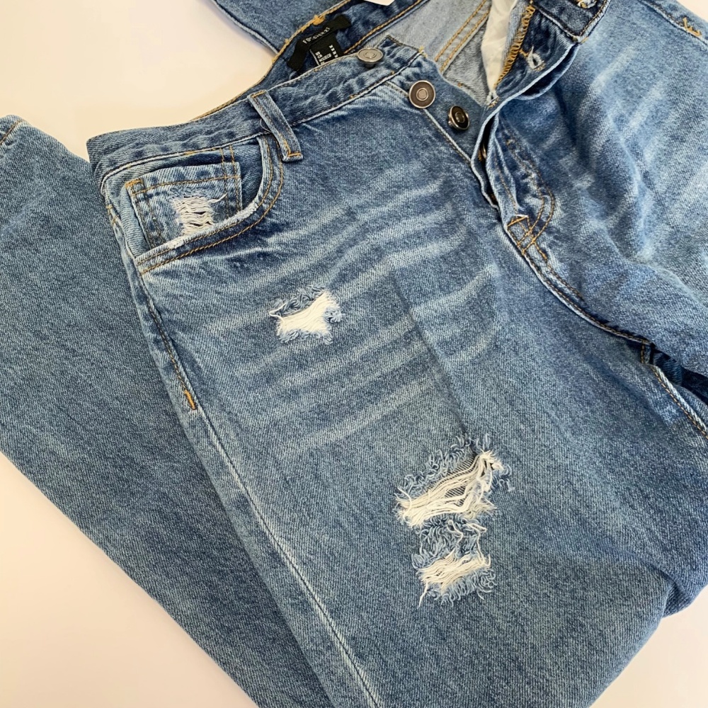 Forever 21 High-Rise Distressed Jeans - Picture 6 of 7